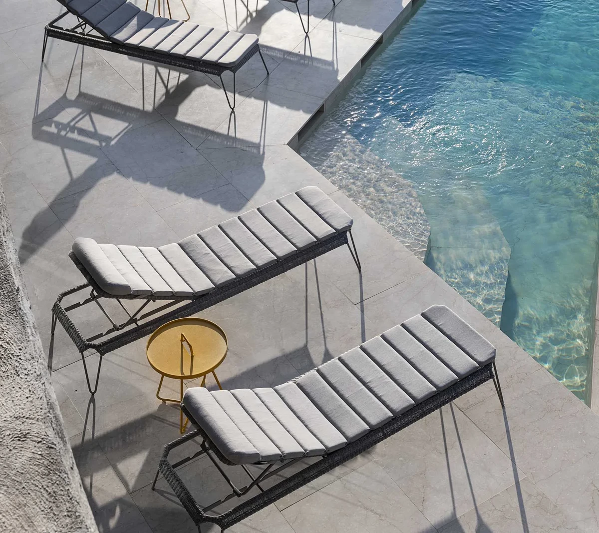 Breeze sunbed, stackable
