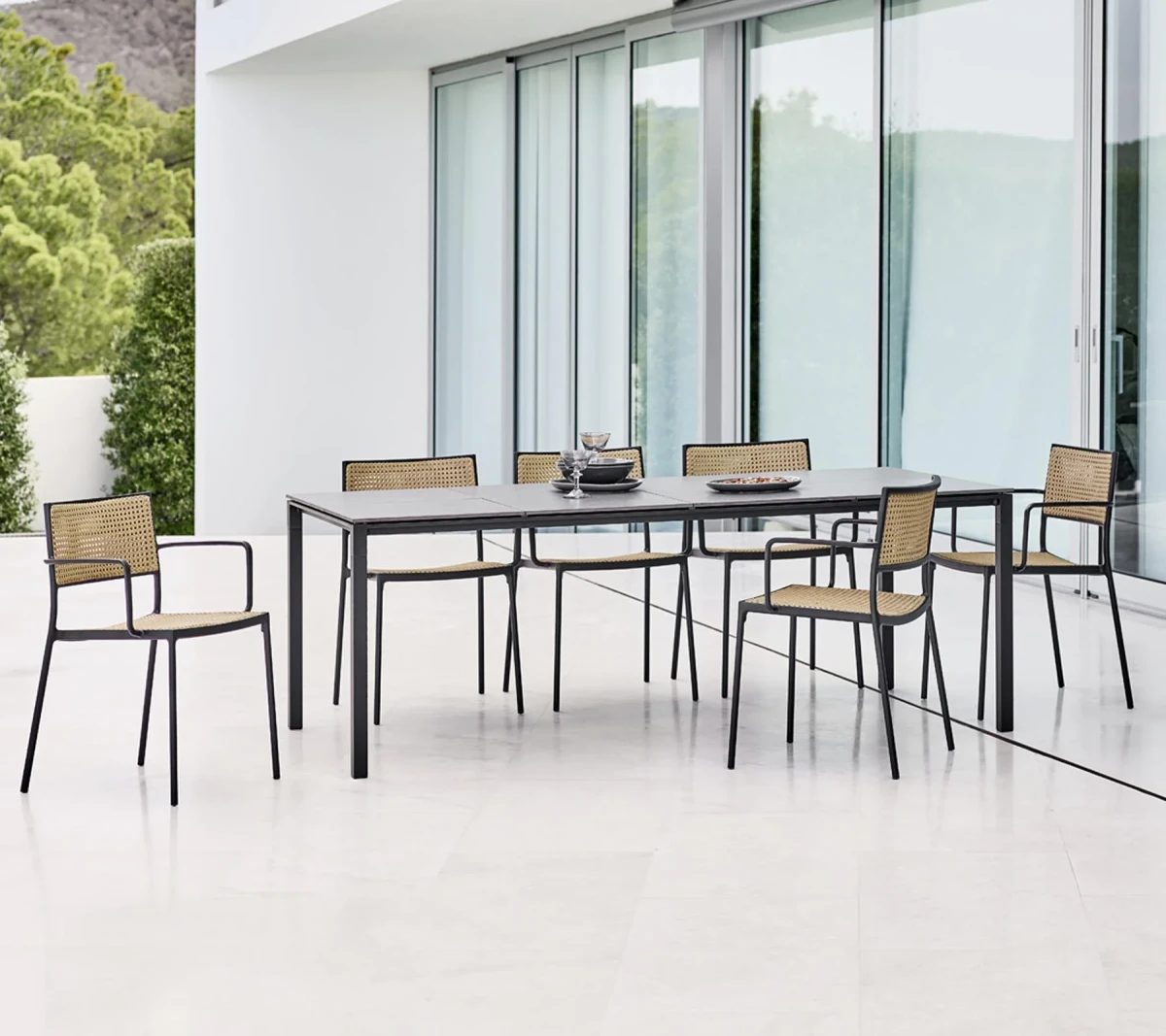Less armchair, stackable