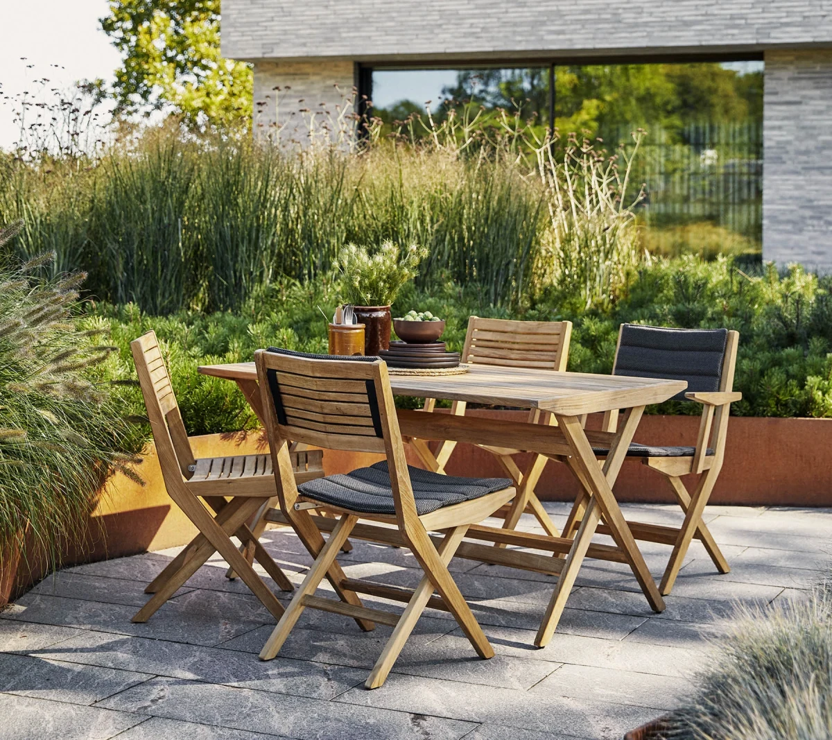 Flip folding table large