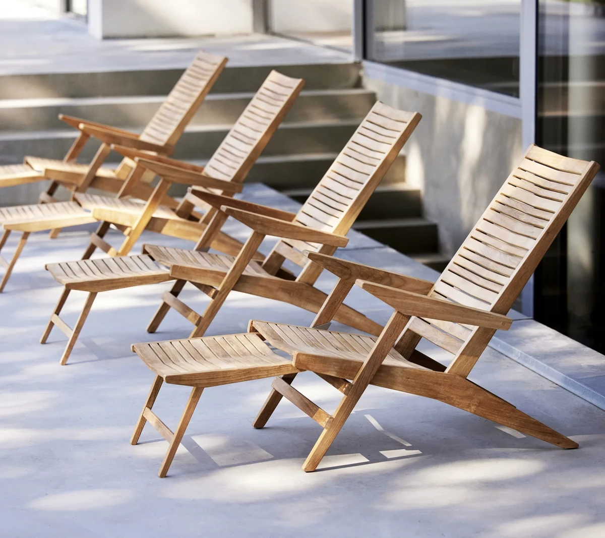 Flip deck chair