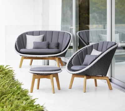 Peacock 2-seater sofa w/teak legs