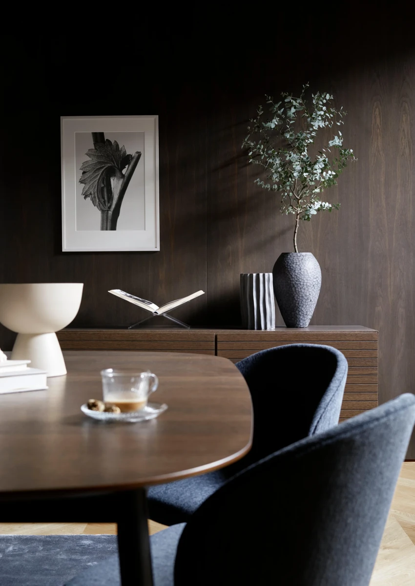 Kingston dining table