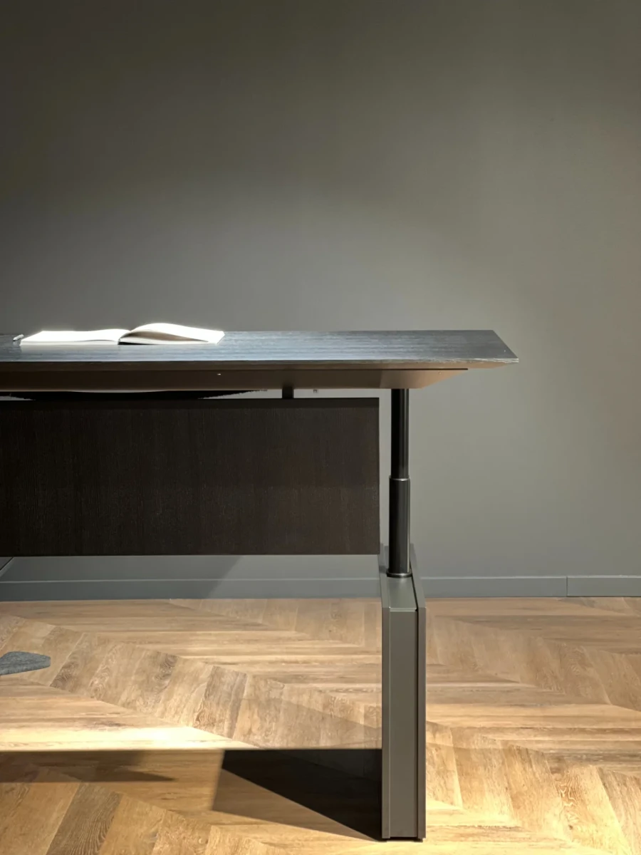 ALTIUS LUX executive desk