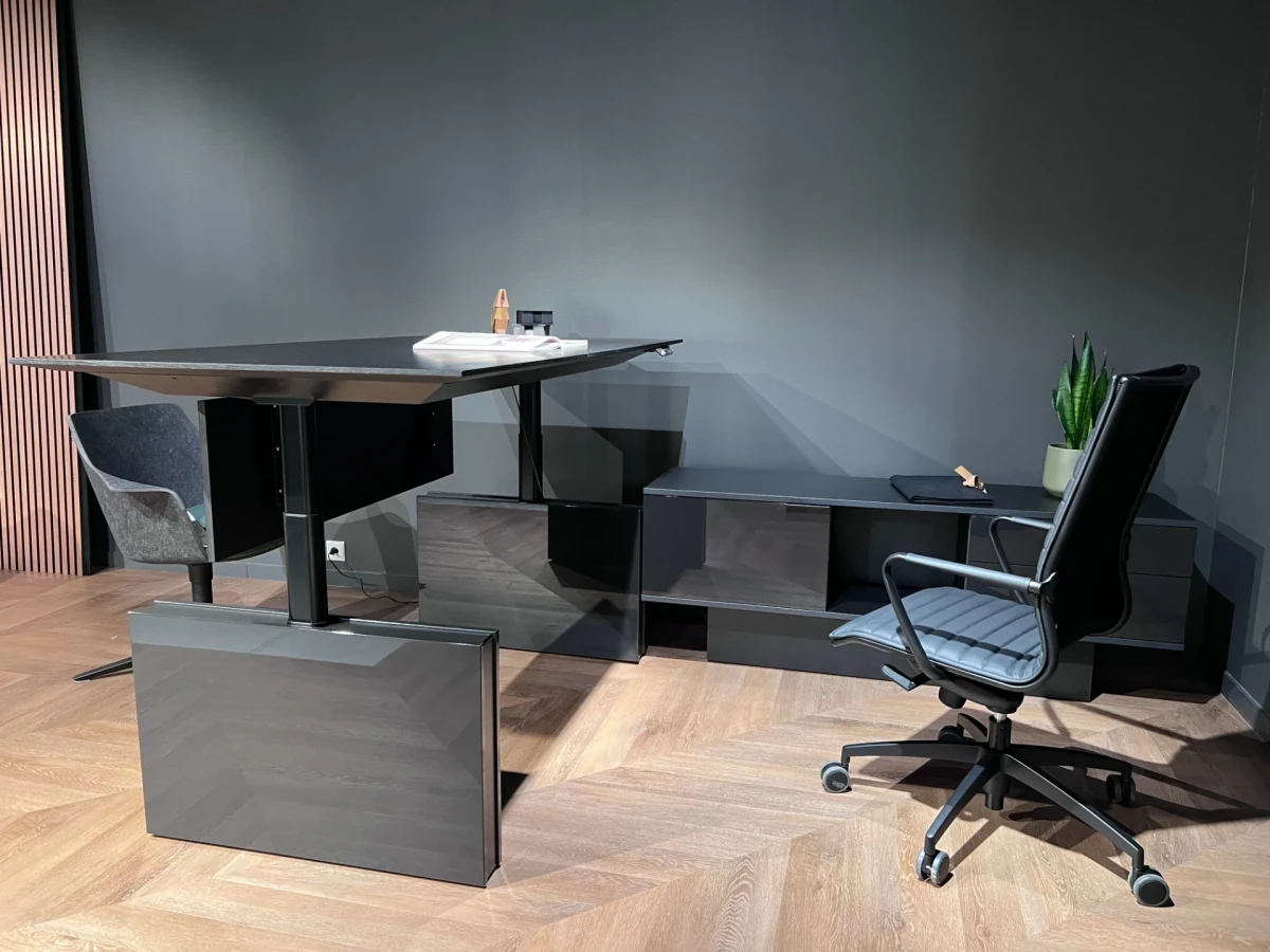 ALTIUS LUX executive desk