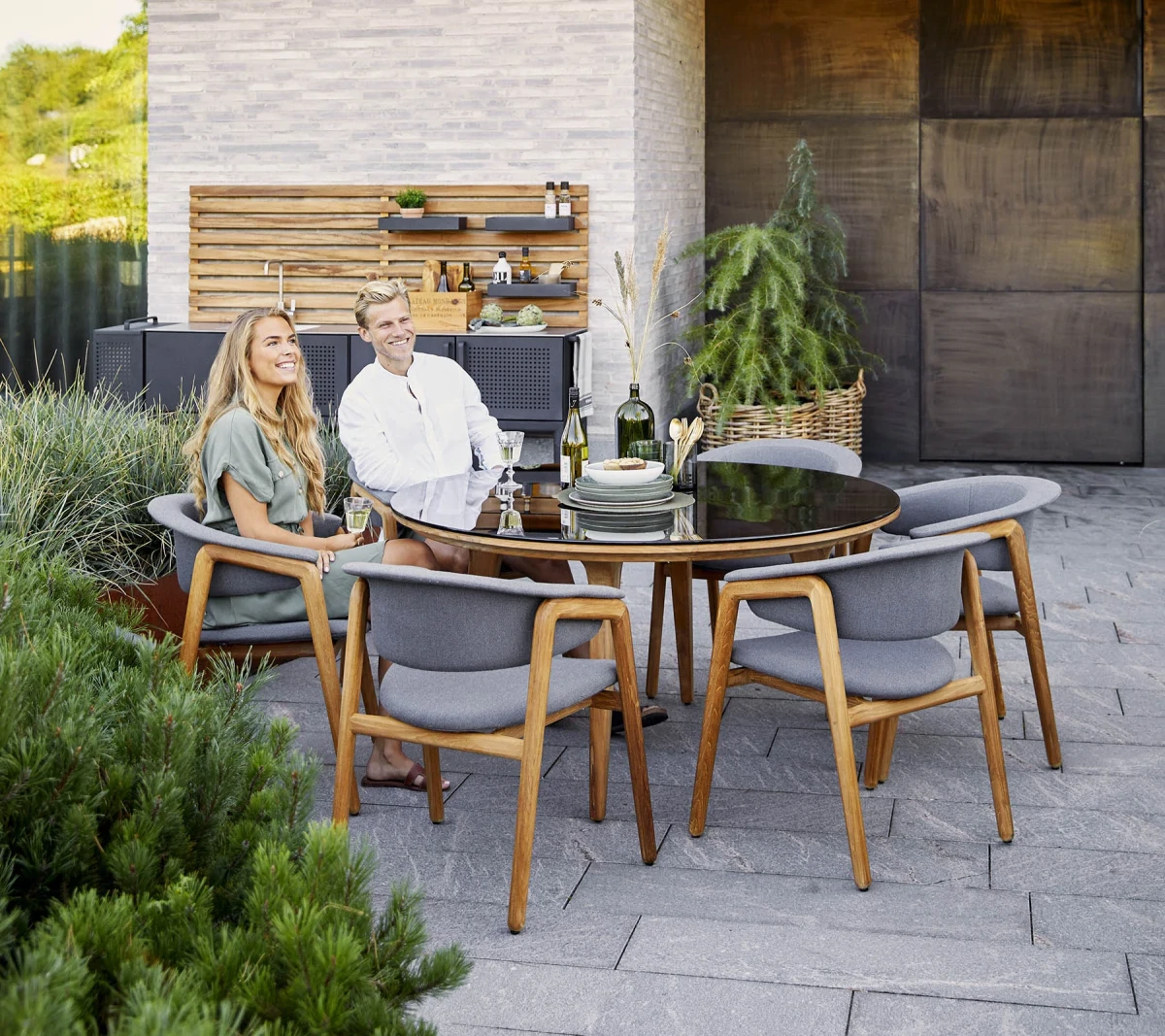 Aspect dining table base, dia. 144 cm