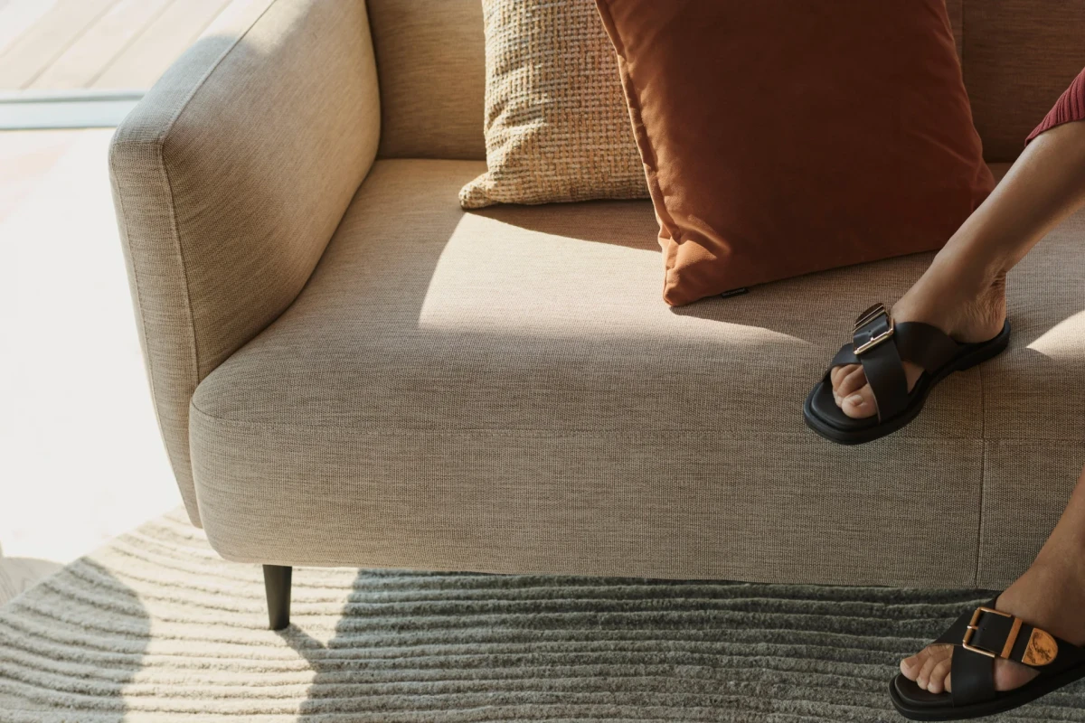 Modena sofa with lounging unit