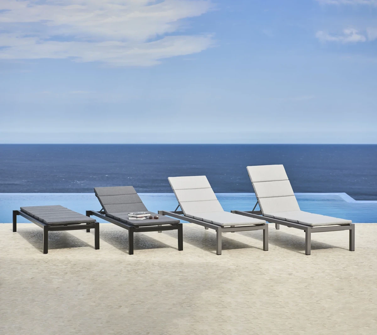 Relax sunbed, stackable