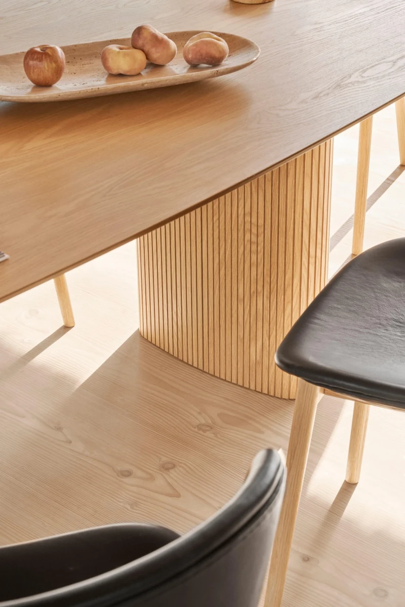 Santiago dining table