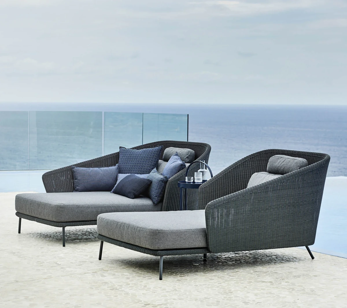 Mega daybed left