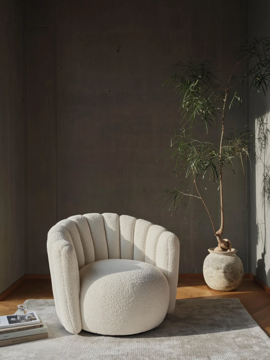 Sweet Art armchair with swivel function