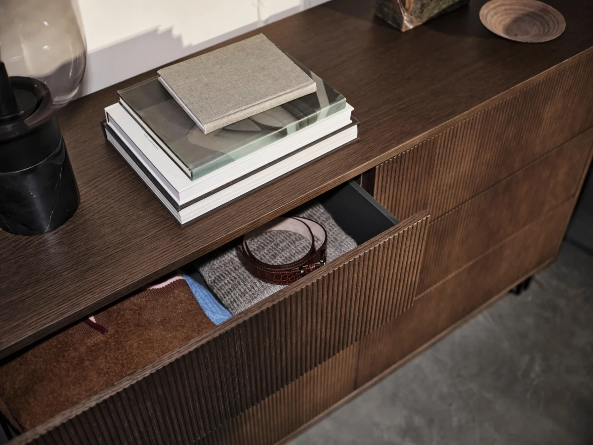 Element dresser with 4 drawers