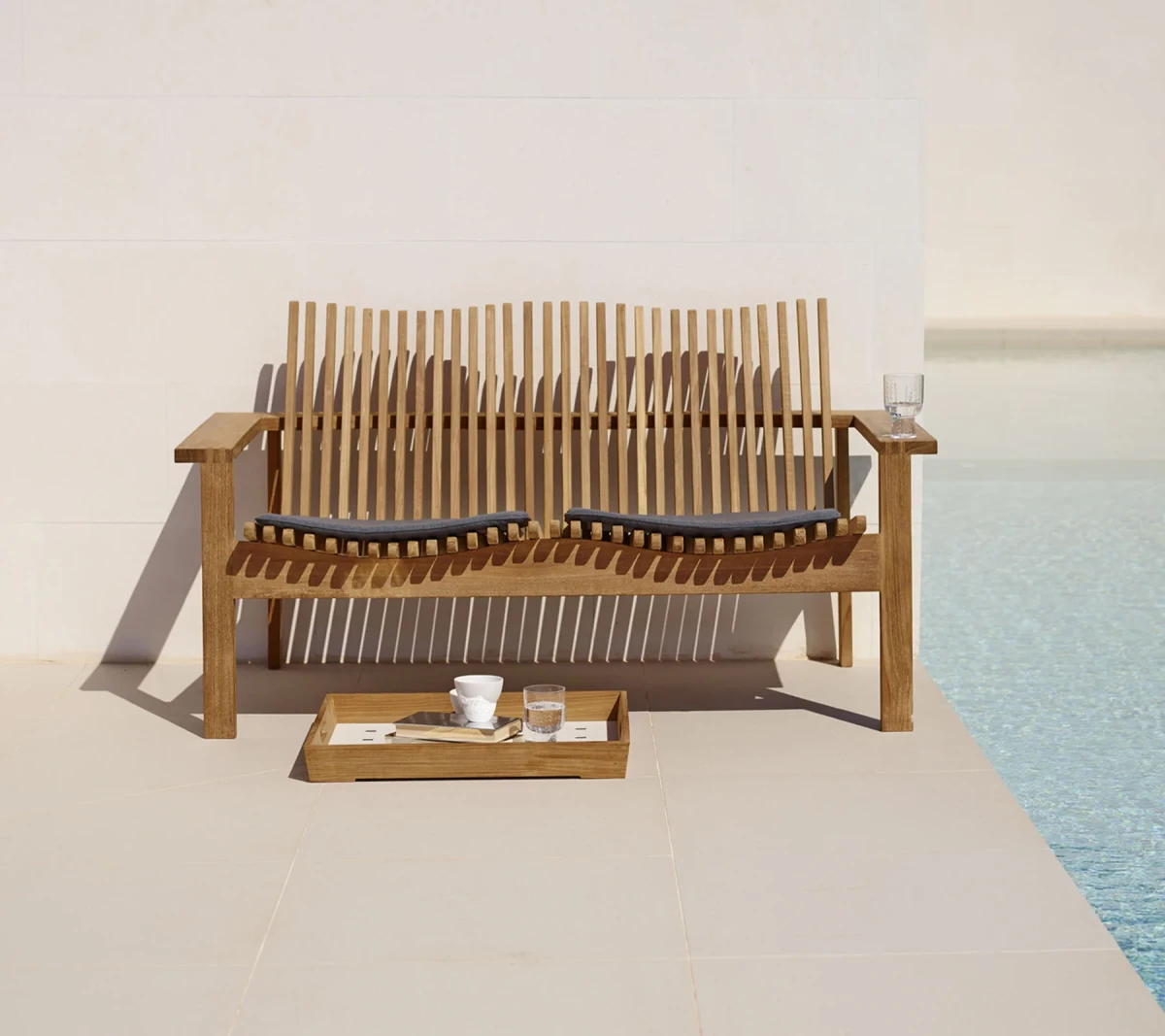 Amaze 2-seater sofa, stackable