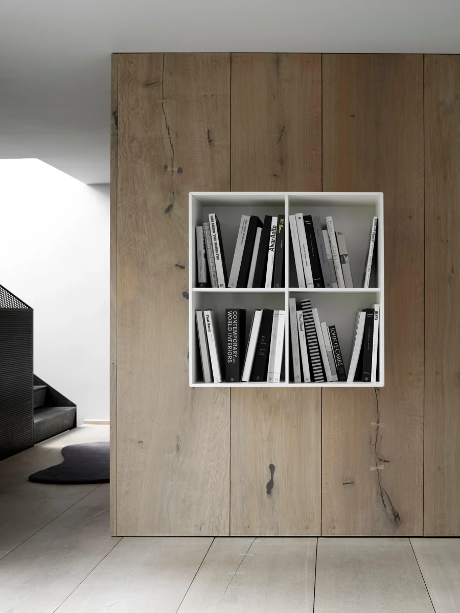 Como bookcase
