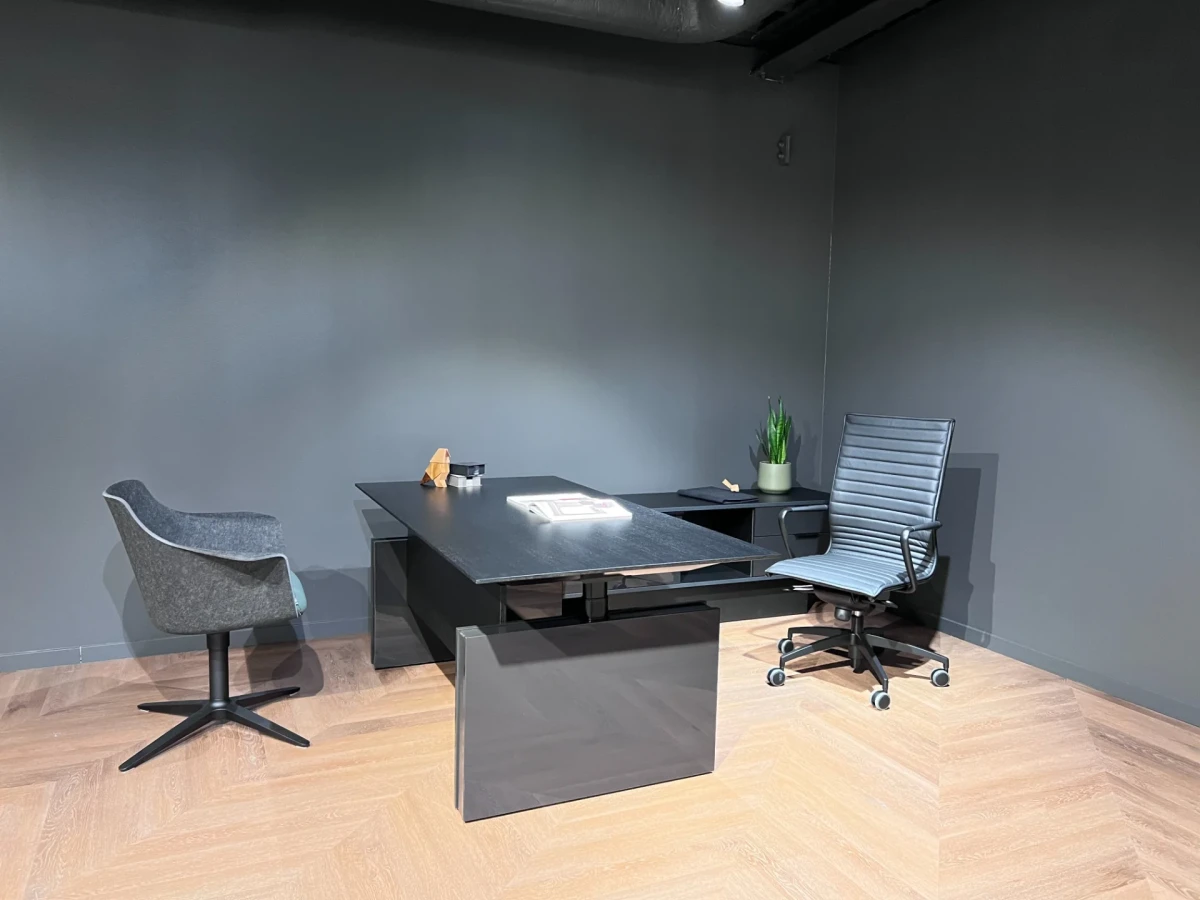 ALTIUS LUX executive desk