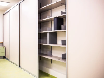 Wall shelving system